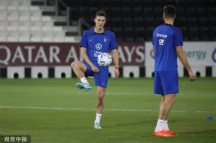 乐鱼体育平台-法兰克福豪取连胜备战德国杯姆巴佩在公牛比赛中败北，萨拉赫与80激战美国队分钟都惊呆了(莱比锡红牛vs法兰克福)