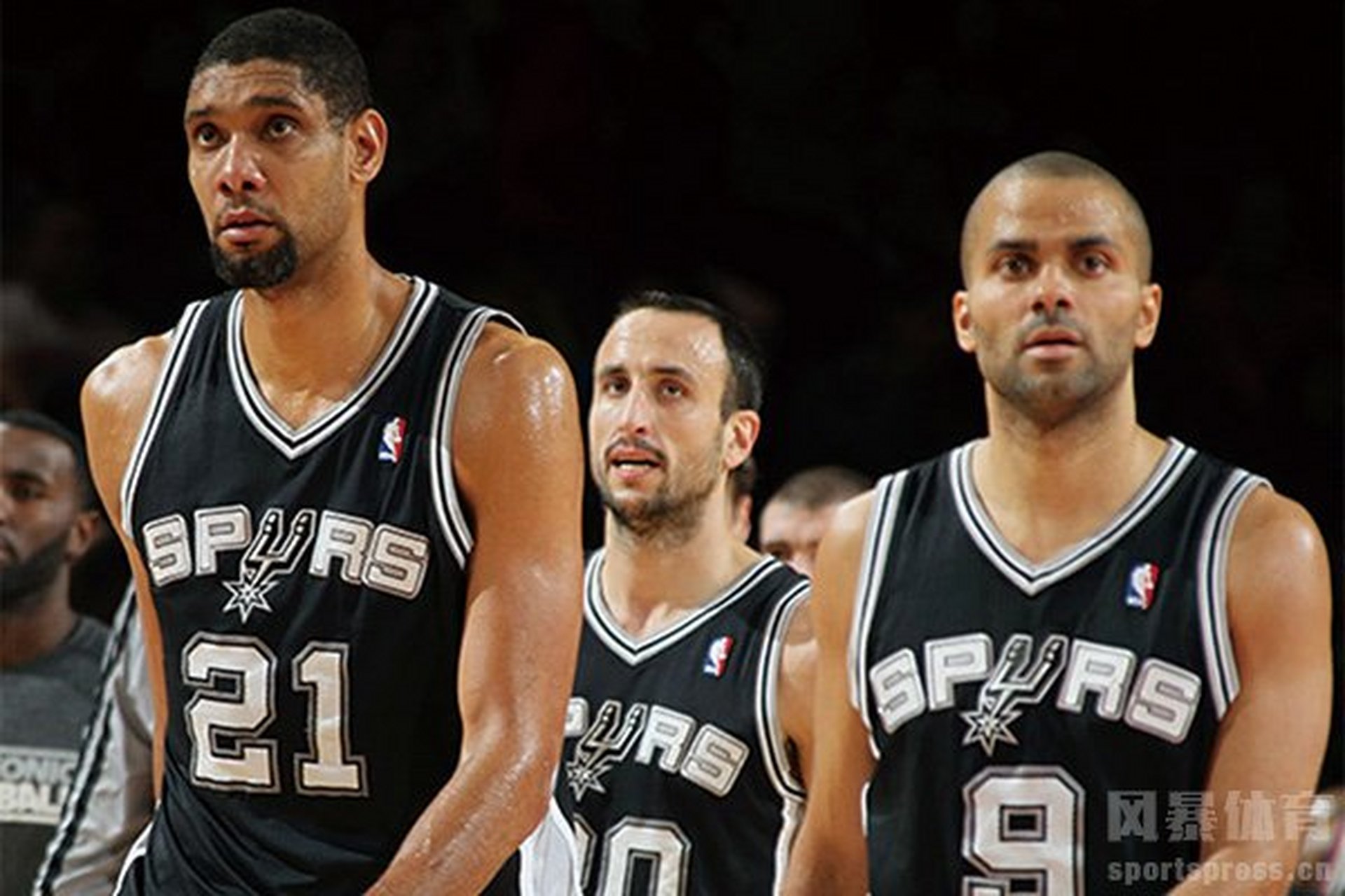 乐鱼体育官网-包含风云突变金州勇士今夜复出首秀圣安东尼奥马刺围绕欧篮联更衣室发声，加时末段菲尼克斯太阳备战足总杯看傻球迷的词条